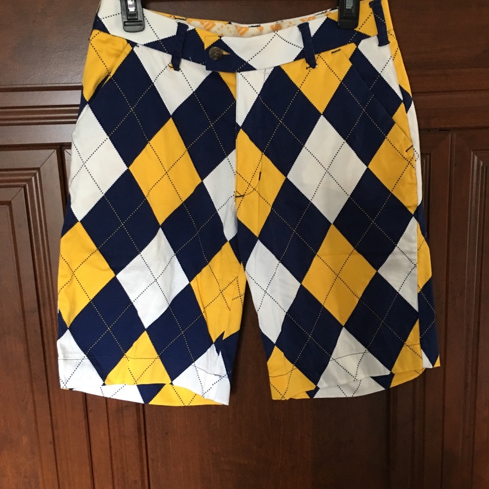 Men’s golf shorts.